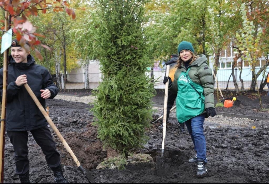В Уфе «ЗЕЛЁНЫЕ» высадили «Парламентскую аллею» В Уфе «ЗЕЛЁНЫЕ» высадили «Парламентскую аллею»
