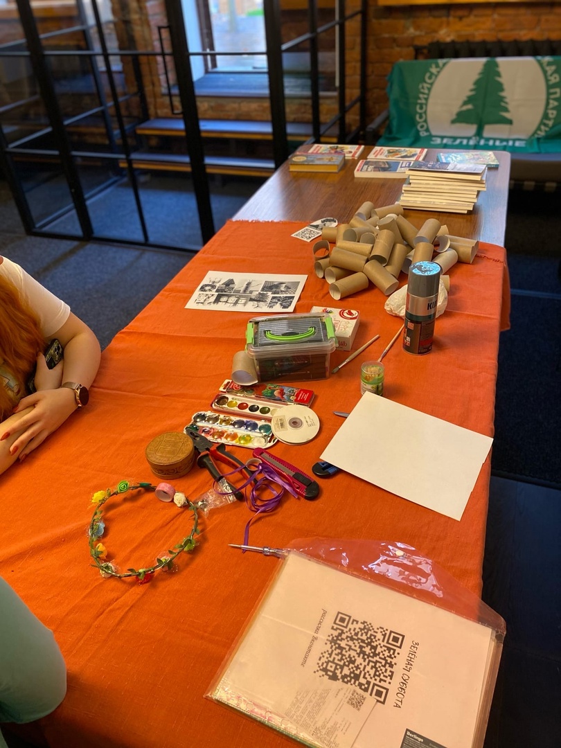 На творческую «Зелёную субботу» в Санкт-Петербурге принесли на обмен журналы по рукоделию, пряжу и нитки На творческую «Зелёную субботу» в Санкт-Петербурге принесли на обмен журналы по рукоделию, пряжу и нитки