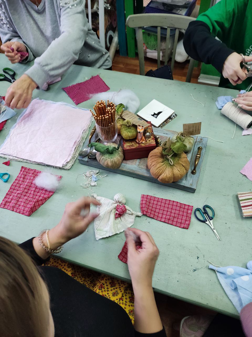 Делиться тем, что любишь: в Нижнем Новгороде на «Зелёной субботе» научились делать кукол Делиться тем, что любишь: в Нижнем Новгороде на «Зелёной субботе» научились делать кукол