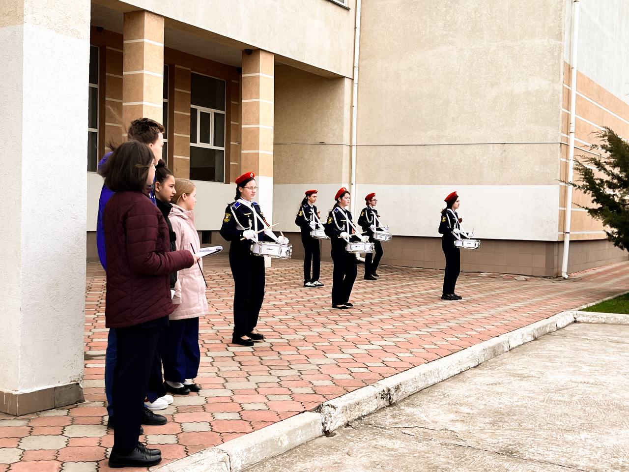 Крымские «ЗЕЛЁНЫЕ» высадили деревья в рамках акции «Сад памяти» Крымские «ЗЕЛЁНЫЕ» высадили деревья в рамках акции «Сад памяти»