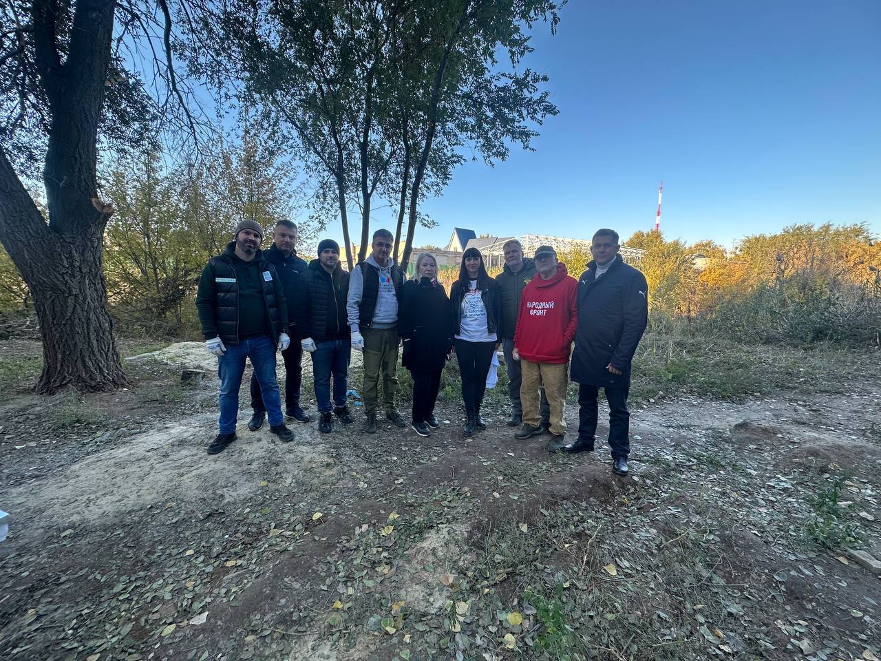 Волгоградские «ЗЕЛЁНЫЕ» собрали мусор с берега Мокрой Мечетки и высадили 300 саженцев акаций Волгоградские «ЗЕЛЁНЫЕ» собрали мусор с берега Мокрой Мечетки и высадили 300 саженцев акаций