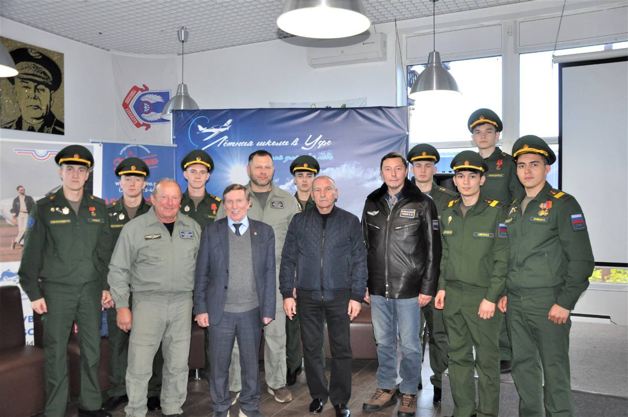 Сопредседатель партии «ЗЕЛЁНЫЕ» Сергей Ревин провёл лекцию для студентов Международной Аэрокосмической Школы для талантливых детей Сопредседатель партии «ЗЕЛЁНЫЕ» Сергей Ревин провёл лекцию для студентов Международной Аэрокосмической Школы для талантливых детей