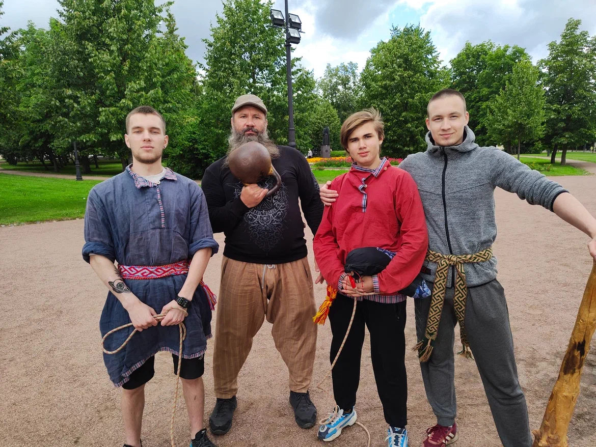 На «Зелёную субботу» в Санкт-Петербурге, посвященную обмену книгами, пришло более 230 человек На «Зелёную субботу» в Санкт-Петербурге, посвященную обмену книгами, пришло более 230 человек