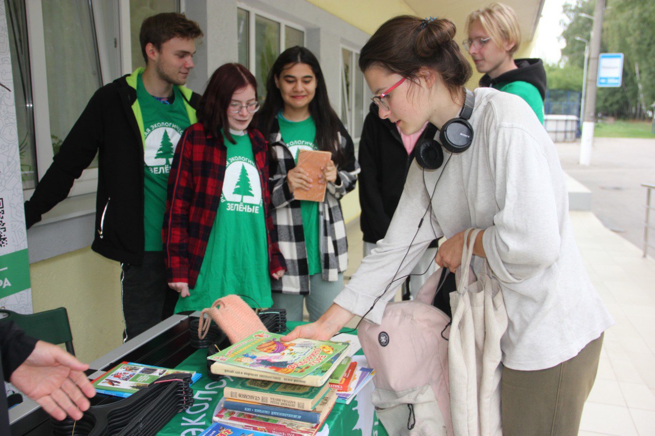 В Туле в минувшую субботу обменялись школьными принадлежностями В Туле в минувшую субботу обменялись школьными принадлежностями