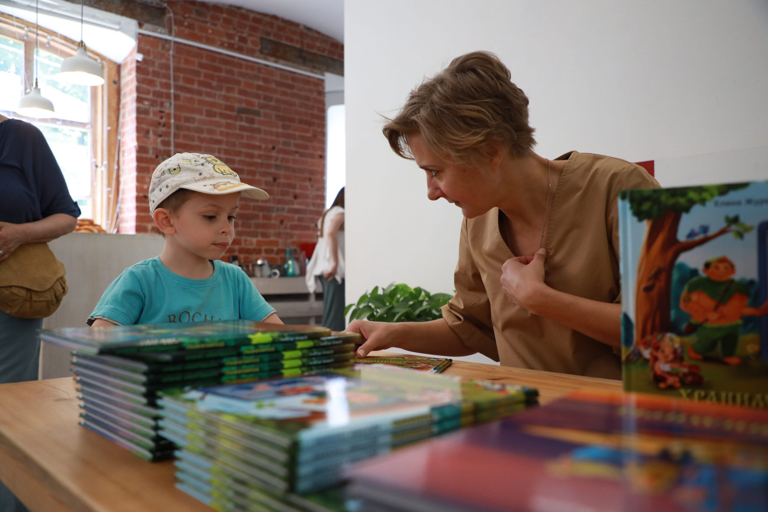 Москвичи принесли на «Зелёную субботу» более 1000 книг, игрушек и настолок Москвичи принесли на «Зелёную субботу» более 1000 книг, игрушек и настолок