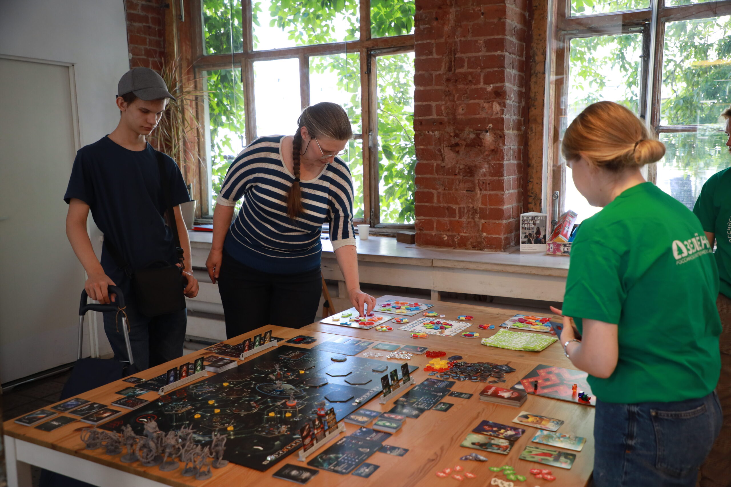 Москвичи принесли на «Зелёную субботу» более 1000 книг, игрушек и настолок Москвичи принесли на «Зелёную субботу» более 1000 книг, игрушек и настолок
