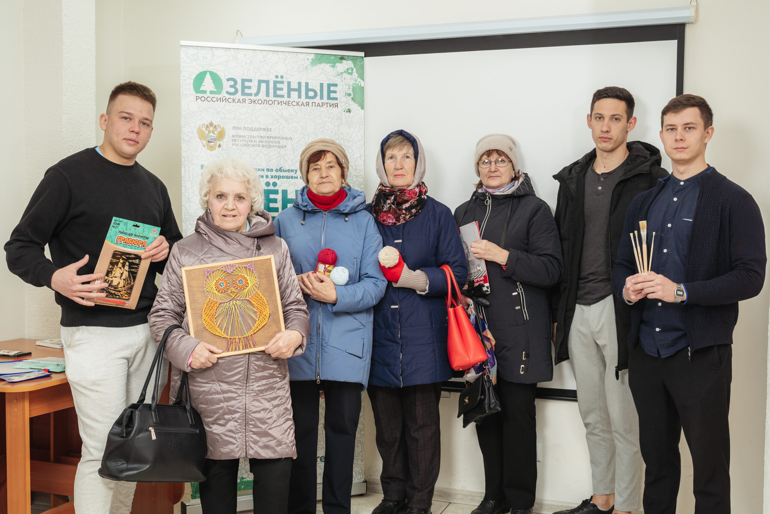 Делиться тем, что любишь: на «Зелёную субботу» новосибирцы приносили пряжу и краски