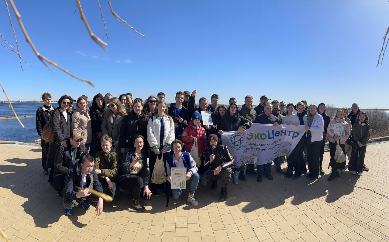 «ЗЕЛЁНЫЕ» Волгограда вышли на первый субботник и очистили берег Волги