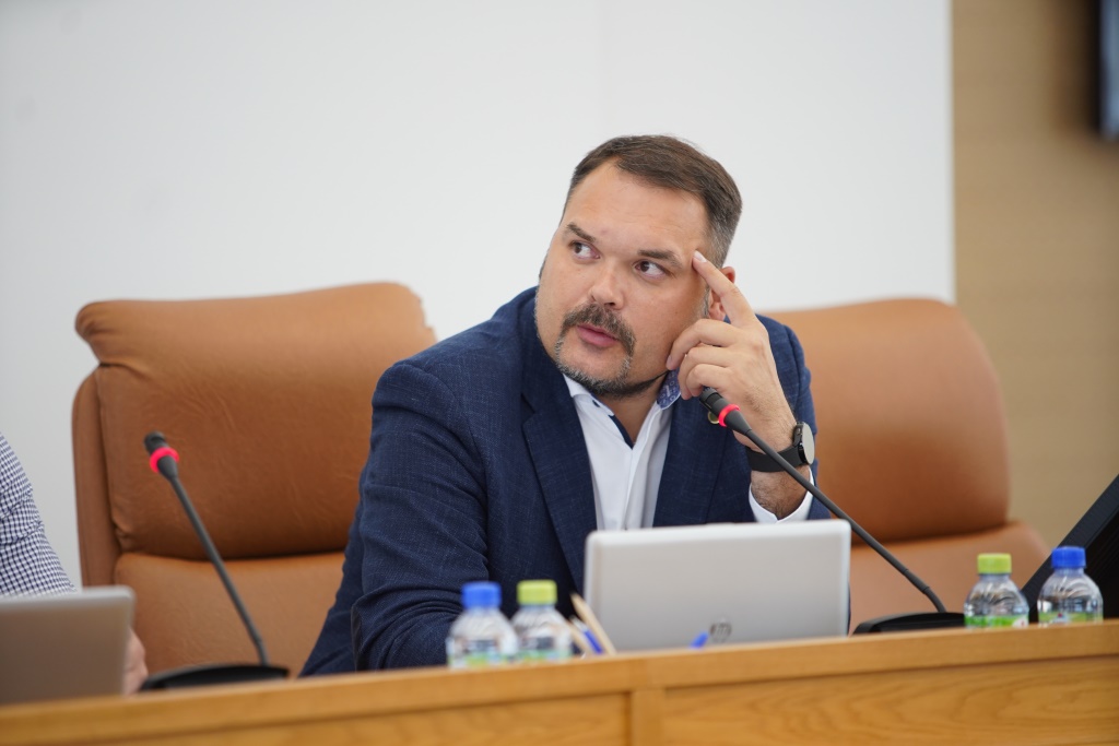 Сопредседатель «ЗЕЛЁНЫХ», депутат горсовета Красноярска Сергей Шахматов: На карте города появился слой зеленого каркаса – это большое достижение для Красноярска