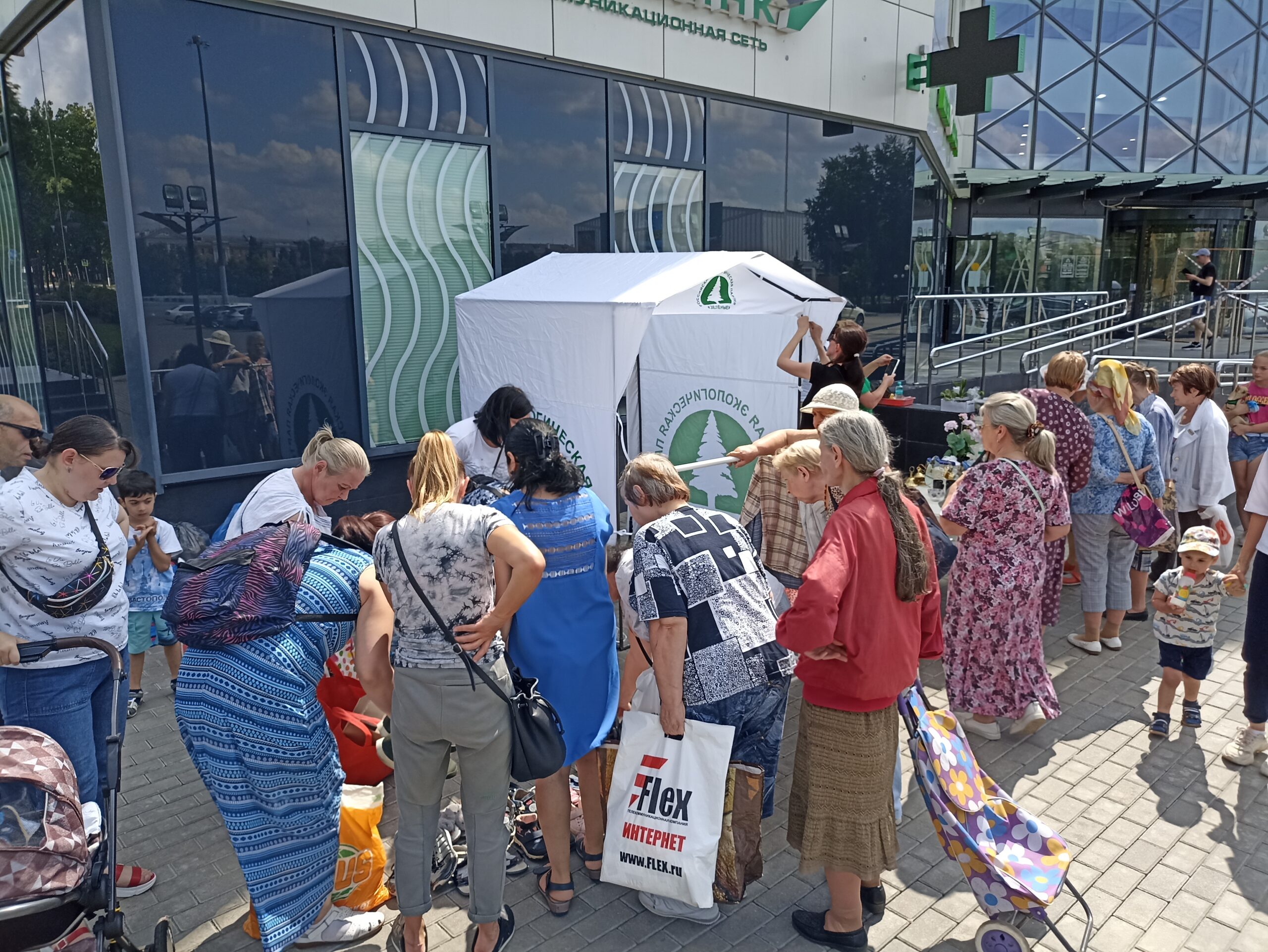 1200 предметов гардероба и интерьера принесли на обмен жители Подмосковья, став лидерами среди регионов-участников федеральной акции «Зелёная суббота» 1200 предметов гардероба и интерьера принесли на обмен жители Подмосковья, став лидерами среди регионов-участников федеральной акции «Зелёная суббота»