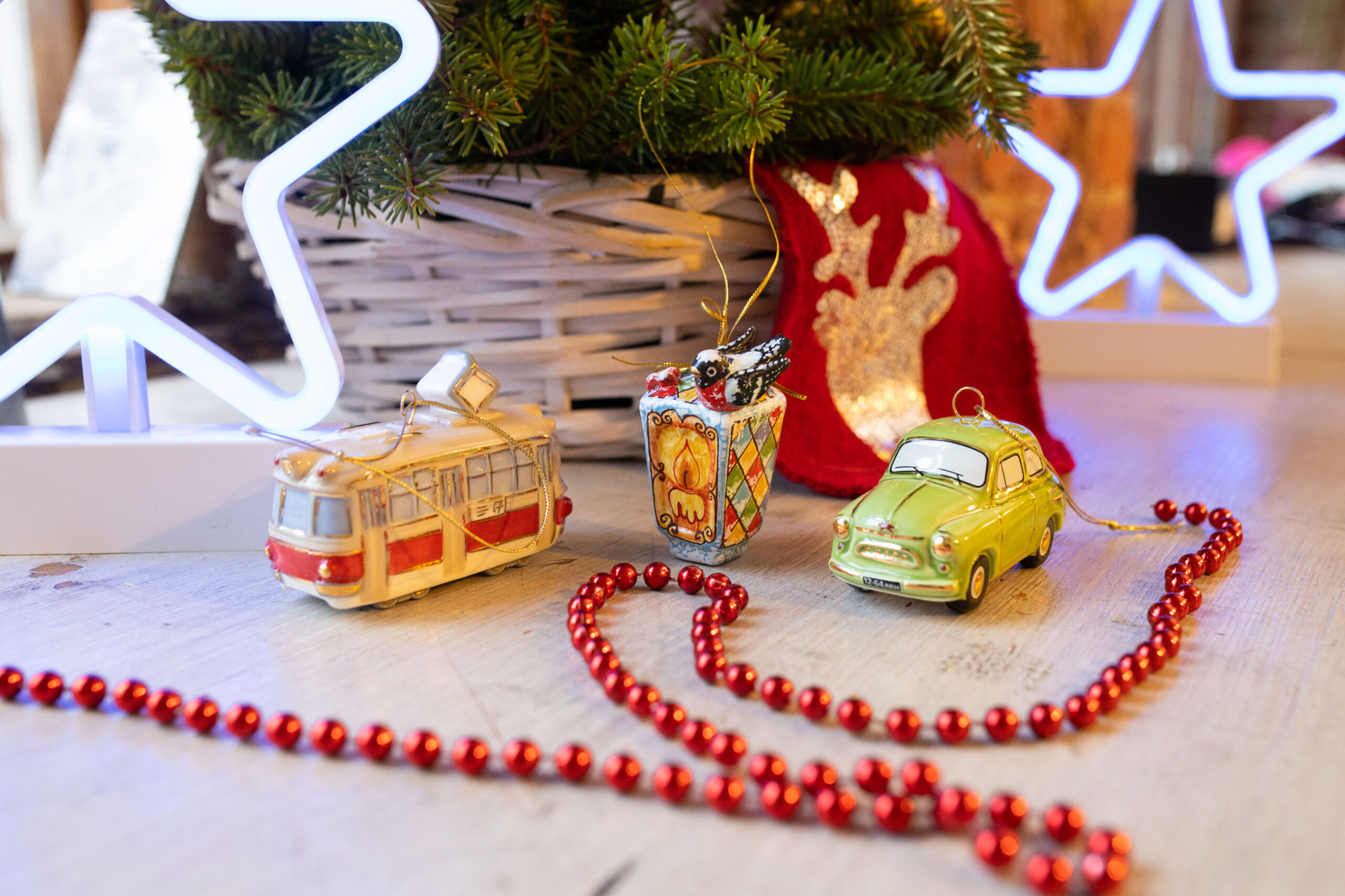 Костюм ниндзя и целая коробка советских игрушек: в Москве прошел предпраздничный своп Костюм ниндзя и целая коробка советских игрушек: в Москве прошел предпраздничный своп