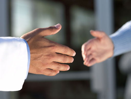 ТАСС: Эксперт: партии, обновившие свои ряды, получат больше шансов победить на выборах в Думу