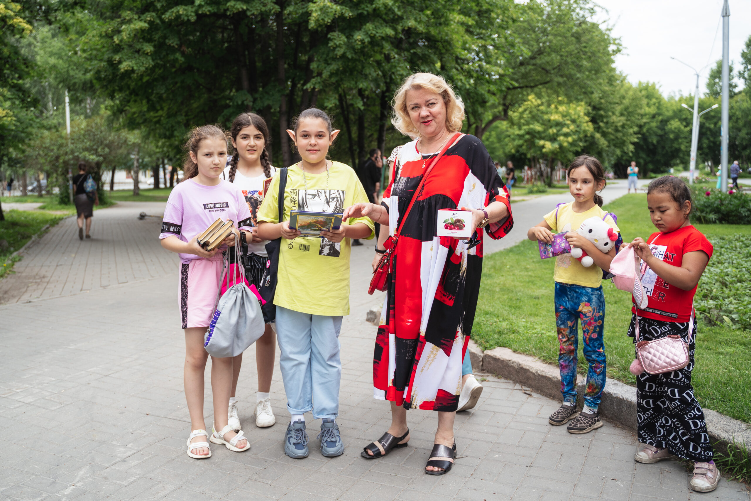 Жители Новосибирска принесли на «Зелёную субботу» более 300 книг и игрушек Жители Новосибирска принесли на «Зелёную субботу» более 300 книг и игрушек