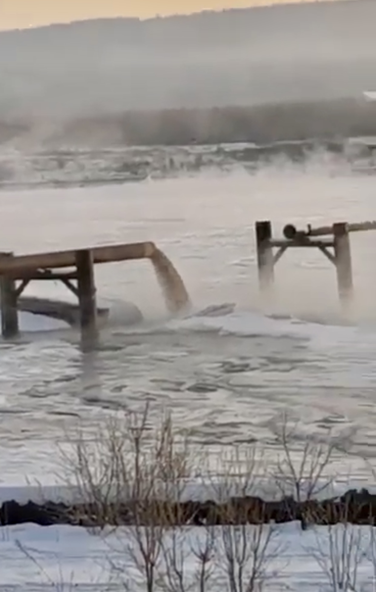 Российские «ЗЕЛЁНЫЕ» бьют тревогу: Ангару загрязняют опасными отходами Российские «ЗЕЛЁНЫЕ» бьют тревогу: Ангару загрязняют опасными отходами