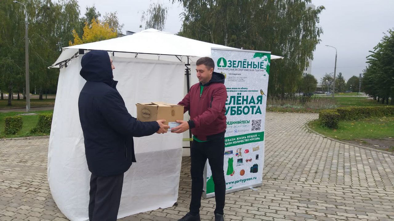 На «Зелёную субботу» жители Чебоксар приносили когтеточки и корм для животных На «Зелёную субботу» жители Чебоксар приносили когтеточки и корм для животных