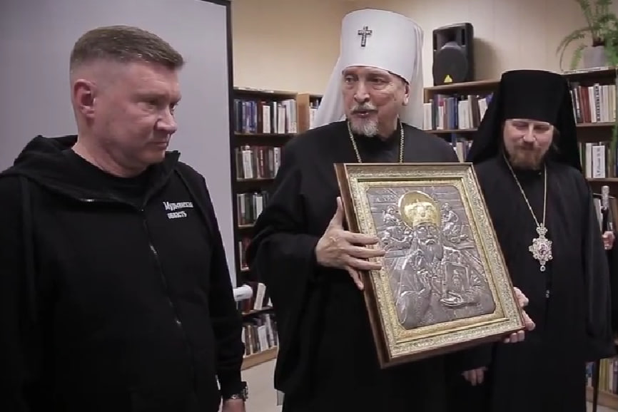 ТАСС: Найденную при уборке русла реки в Мурманской области икону передали церкви ТАСС: Найденную при уборке русла реки в Мурманской области икону передали церкви