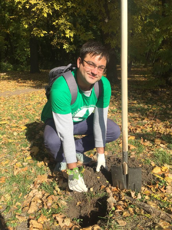 Ростовские «ЗЕЛЁНЫЕ» высадили саженцы дубов в Можайской роще Ростовские «ЗЕЛЁНЫЕ» высадили саженцы дубов в Можайской роще