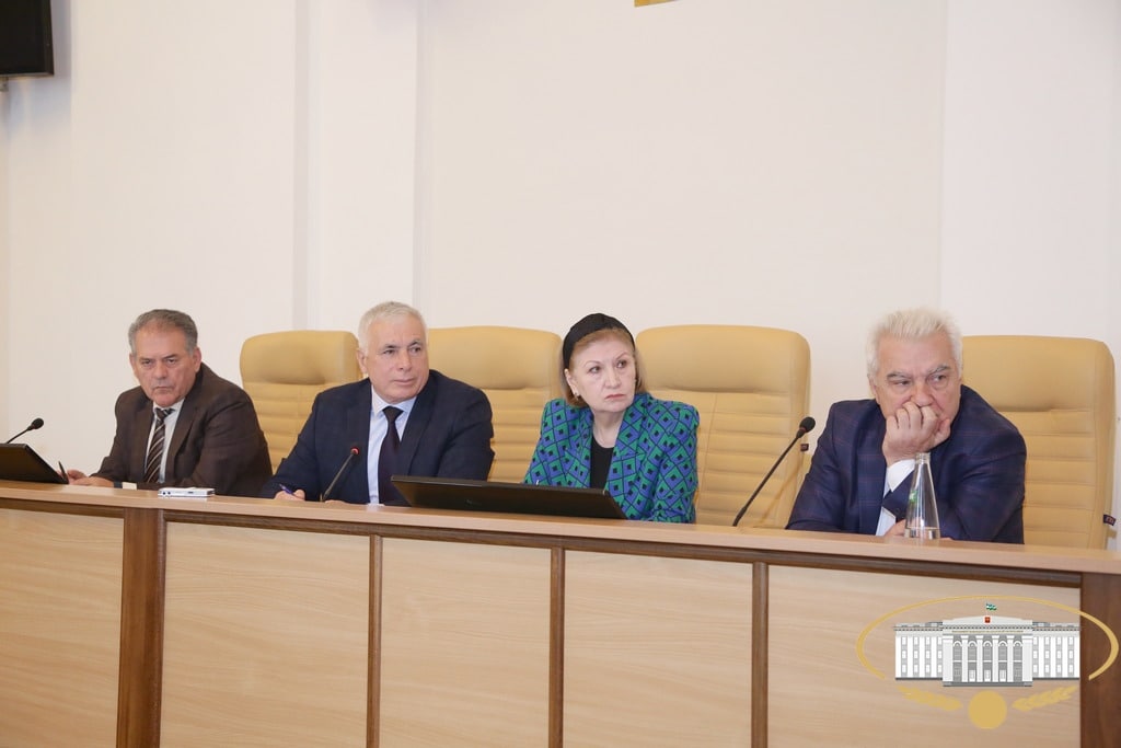 Депутаты парламента Кабардино-Балкарской Республики от партии «ЗЕЛЁНЫЕ» организовали круглый стол на тему экологического образования