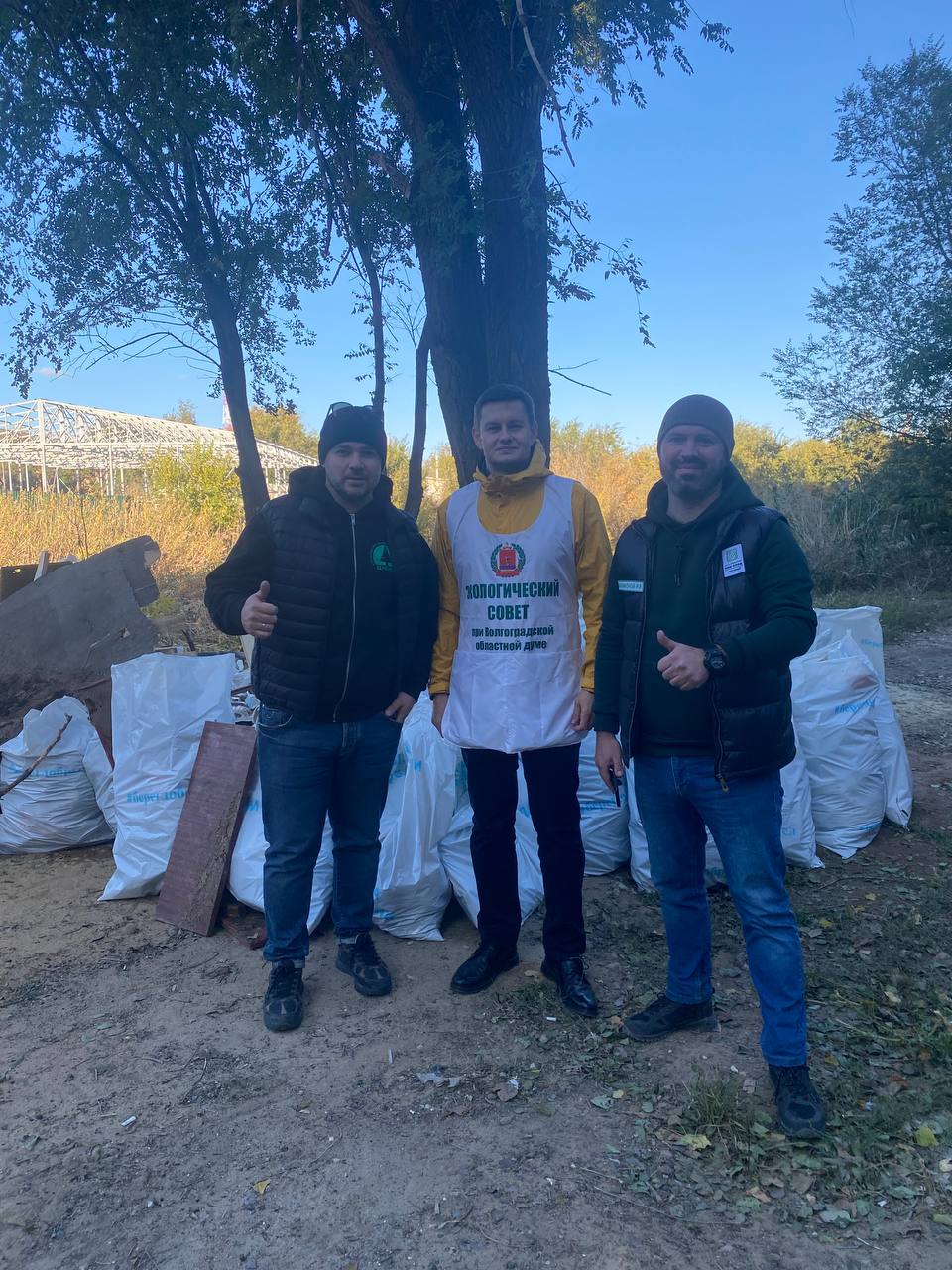 Волгоградские «ЗЕЛЁНЫЕ» собрали мусор с берега Мокрой Мечетки и высадили 300 саженцев акаций Волгоградские «ЗЕЛЁНЫЕ» собрали мусор с берега Мокрой Мечетки и высадили 300 саженцев акаций