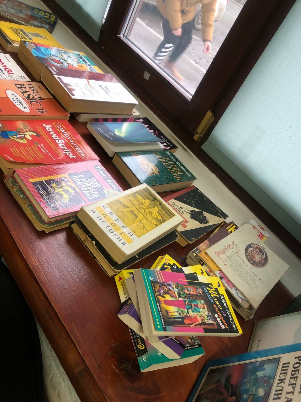 На акцию по обмену ненужными вещами «Зелёная суббота» самарцы приносили одежду, обувь и книги На акцию по обмену ненужными вещами «Зелёная суббота» самарцы приносили одежду, обувь и книги