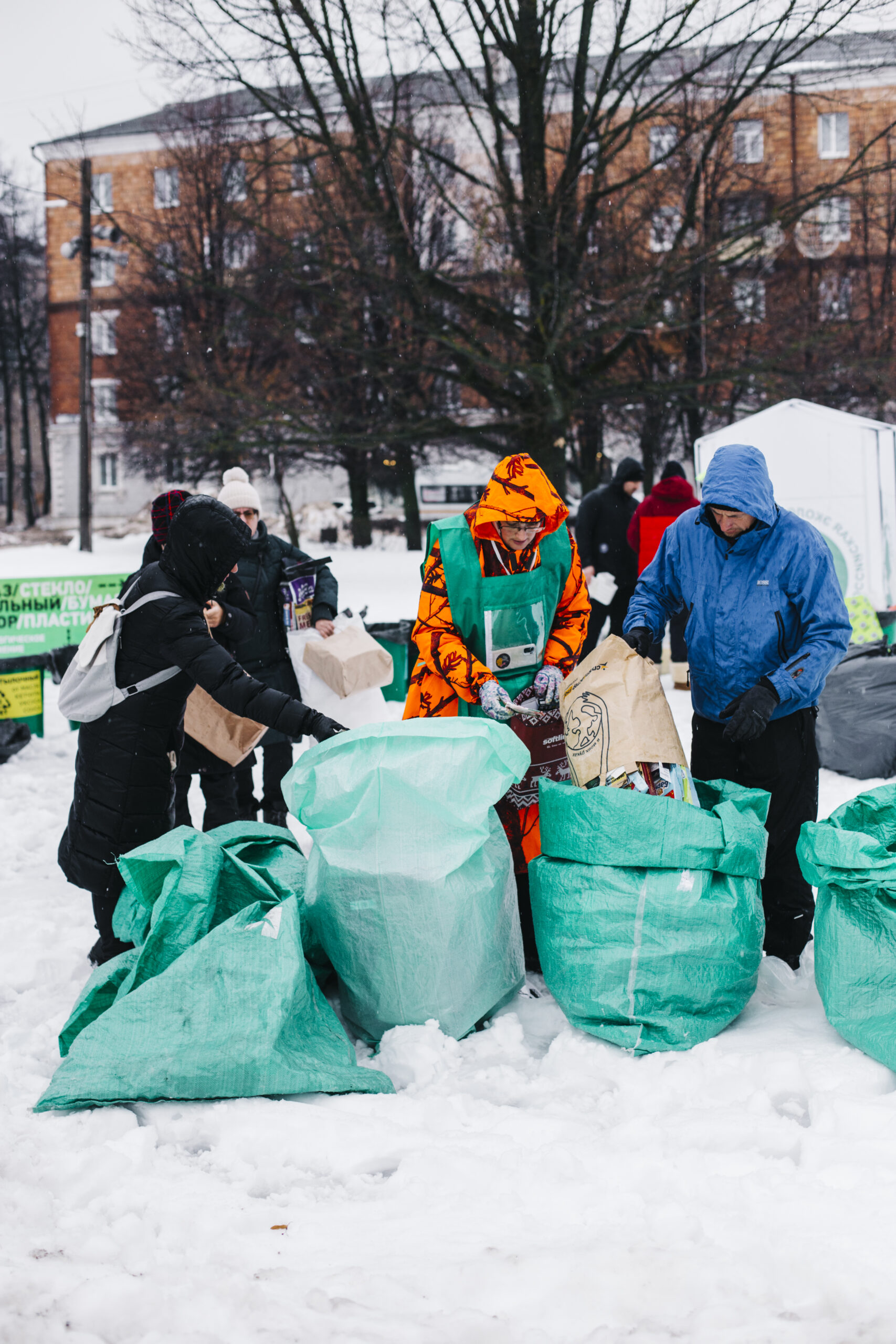 В Электростали «ЗЕЛЁНЫЕ» собрали 35 мешков вторсырья