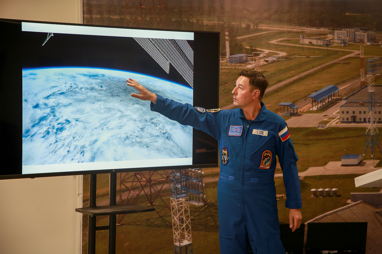 Сопредседатель партии «ЗЕЛЁНЫЕ» Сергей Ревин встретился с школьниками со всей России на космодроме Восточный Сопредседатель партии «ЗЕЛЁНЫЕ» Сергей Ревин встретился с школьниками со всей России на космодроме Восточный