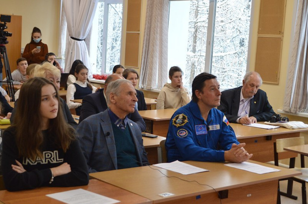 Сопредседатель партии «ЗЕЛЁНЫЕ» Сергей Ревин провёл урок по биологическим экспериментам на МКС