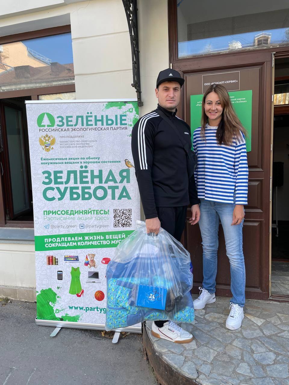 На своп без границ «Зелёная суббота» жители Самары принесли одежду, телефоны и кофемашины