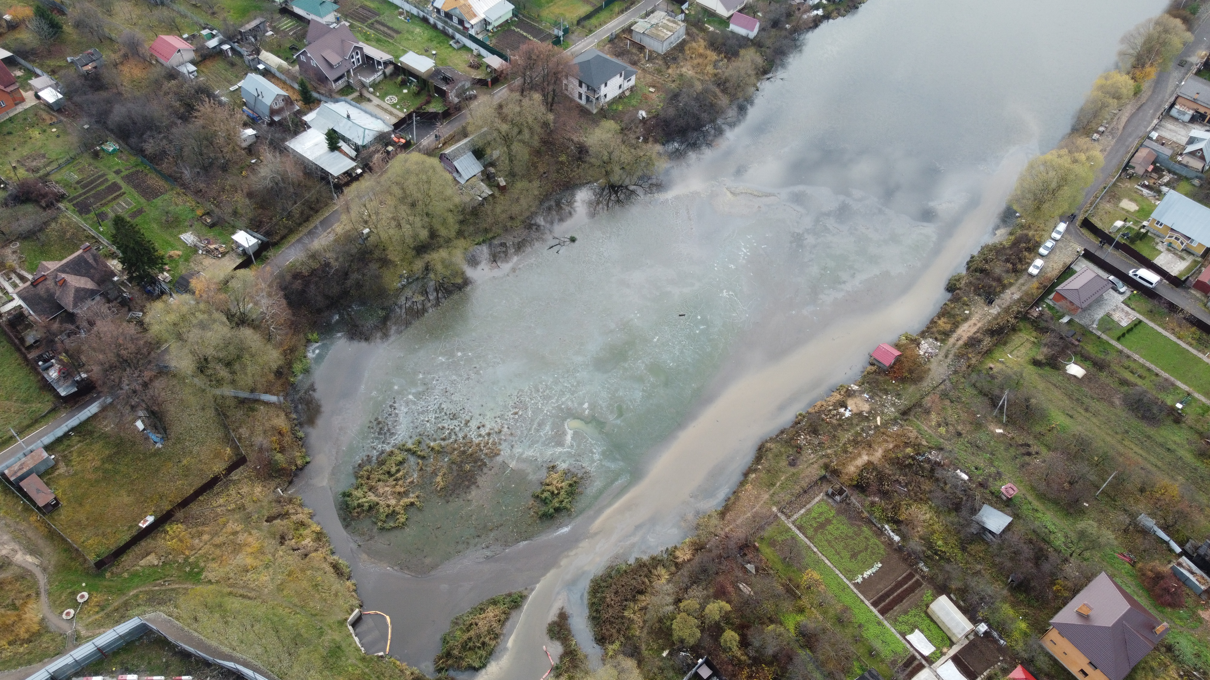 Московские «ЗЕЛЁНЫЕ» анализируют качество воды в реке Сосенка Московские «ЗЕЛЁНЫЕ» анализируют качество воды в реке Сосенка