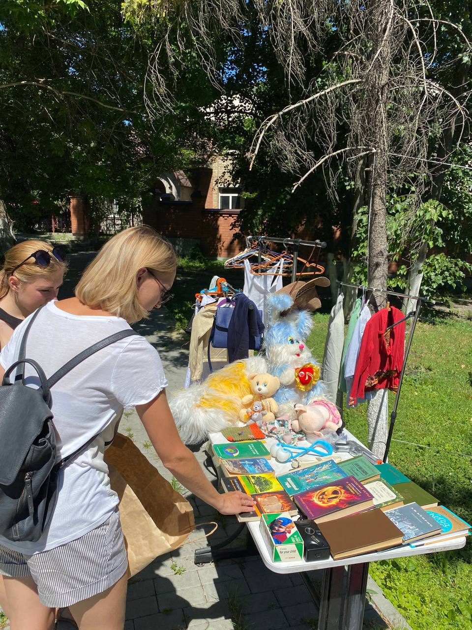 Жители Пензы принесли на «Зелёную субботу» более 500 книг, игрушек, настолок и предметов одежды Жители Пензы принесли на «Зелёную субботу» более 500 книг, игрушек, настолок и предметов одежды