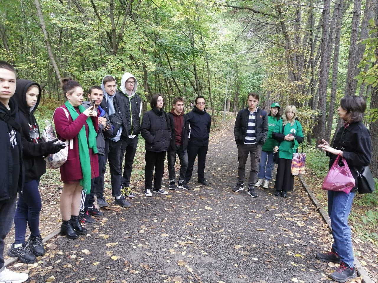 В Уфе «ЗЕЛЁНЫЕ» собрали более 50 мешков мусора в Непейцевском дендропарке В Уфе «ЗЕЛЁНЫЕ» собрали более 50 мешков мусора в Непейцевском дендропарке