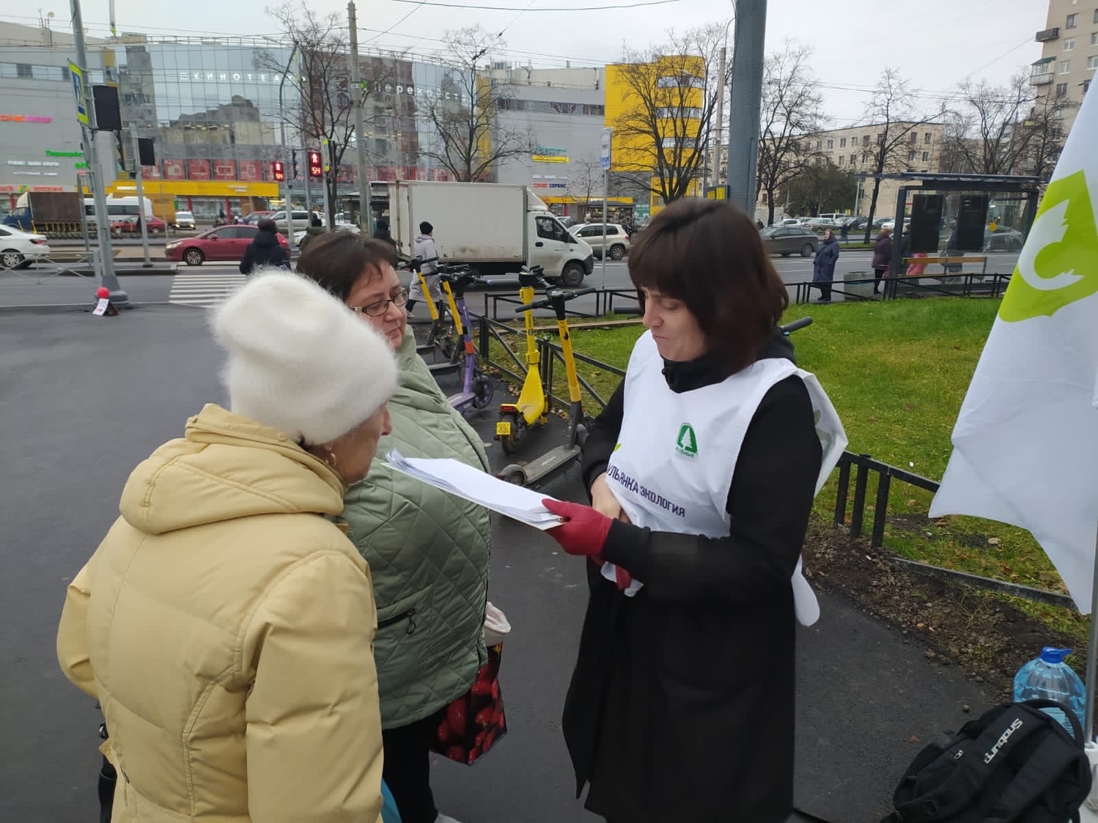 На акции «Сортируй» питерские «Зелёные» собрали еще около 100 подписей за корректировку бюджета по очистке реки Новая На акции «Сортируй» питерские «Зелёные» собрали еще около 100 подписей за корректировку бюджета по очистке реки Новая