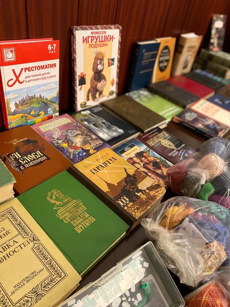 На творческую «Зелёную субботу» в Санкт-Петербурге принесли на обмен журналы по рукоделию, пряжу и нитки На творческую «Зелёную субботу» в Санкт-Петербурге принесли на обмен журналы по рукоделию, пряжу и нитки