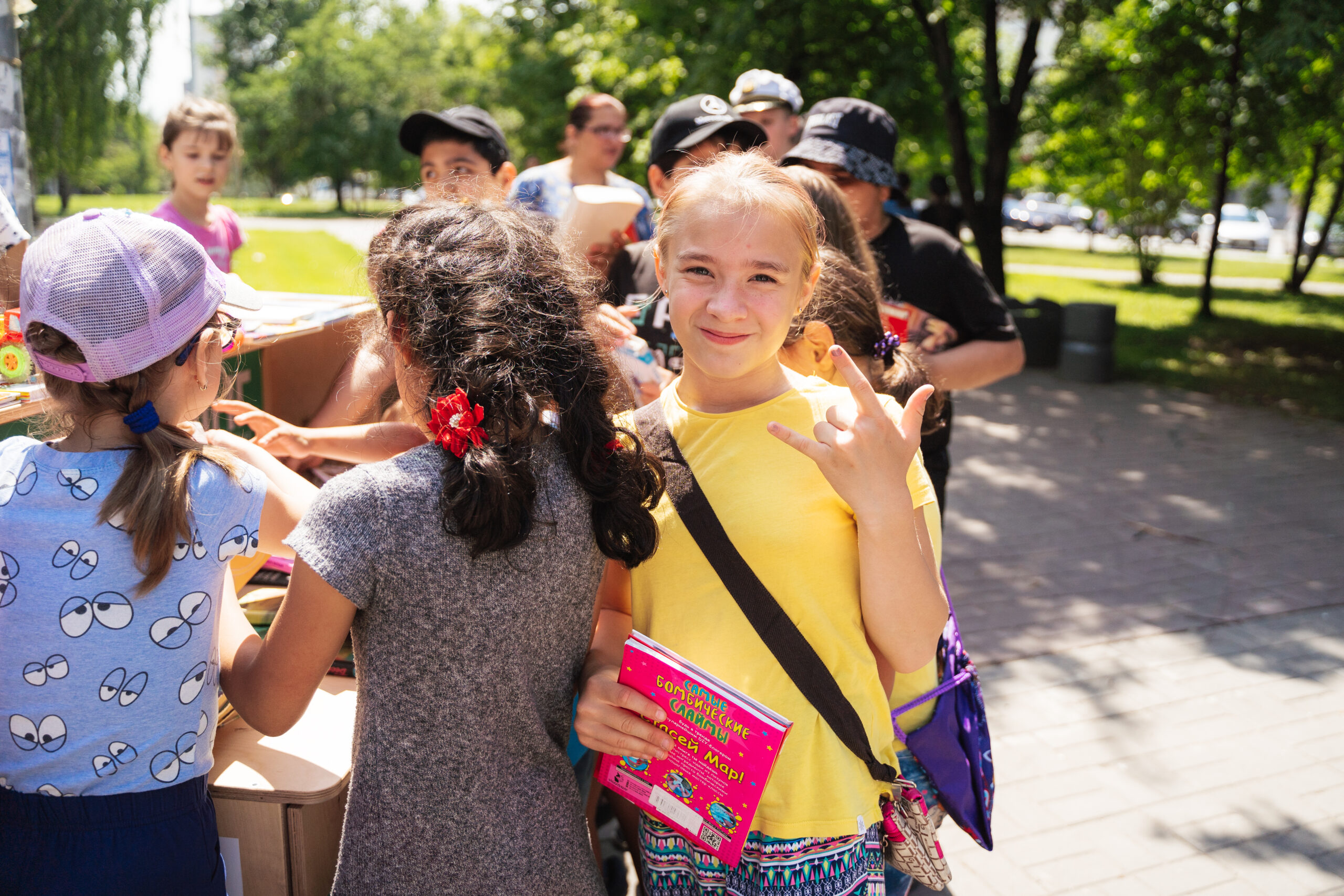 Жители Новосибирска принесли на «Зелёную субботу» более 300 книг и игрушек Жители Новосибирска принесли на «Зелёную субботу» более 300 книг и игрушек