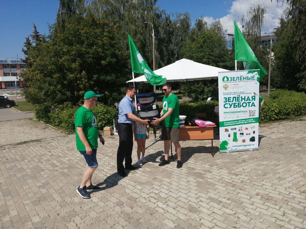 На «интерьерную» «Зелёную субботу» чебоксарцы приходили целым семьями На «интерьерную» «Зелёную субботу» чебоксарцы приходили целым семьями