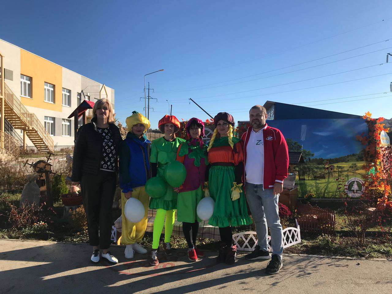 Крымские «ЗЕЛЁНЫЕ» высадили 330 роз и 60 деревьев Крымские «ЗЕЛЁНЫЕ» высадили 330 роз и 60 деревьев