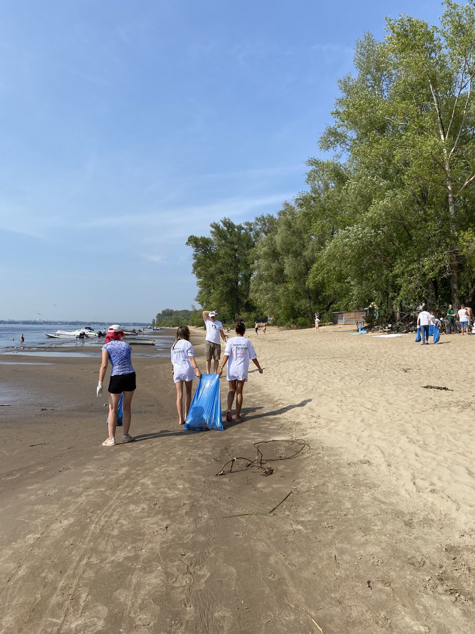 «ЗЕЛЁНЫЕ» Самары очистили от мусора остров Проран