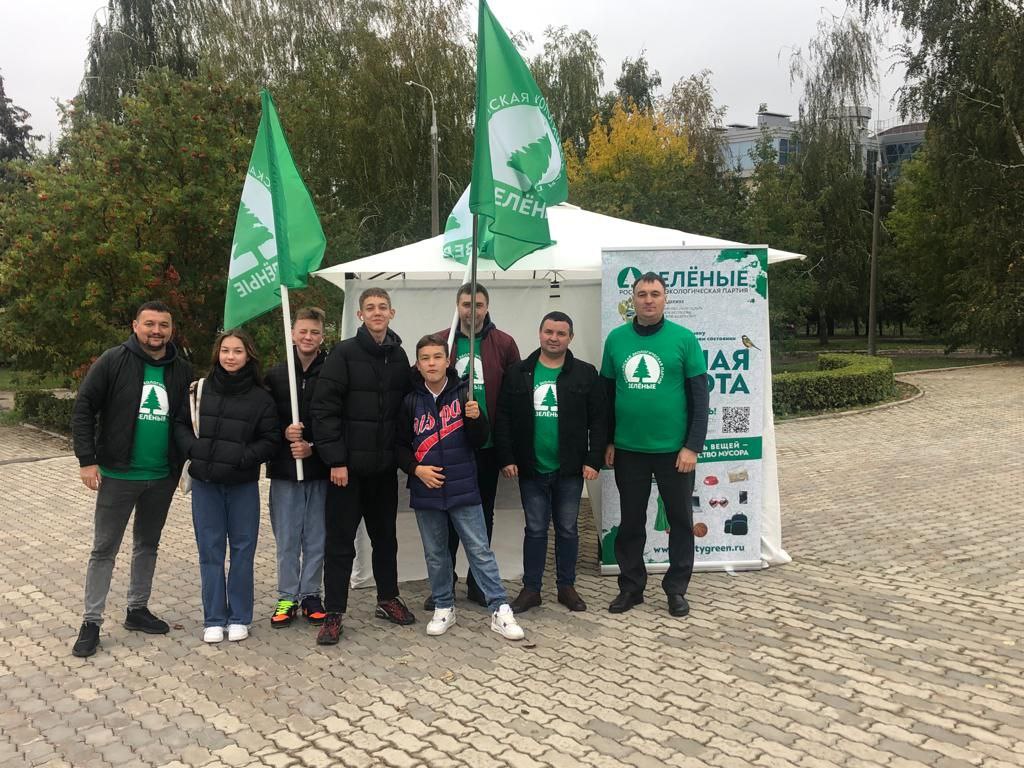 На «Зелёную субботу» жители Чебоксар приносили когтеточки и корм для животных На «Зелёную субботу» жители Чебоксар приносили когтеточки и корм для животных