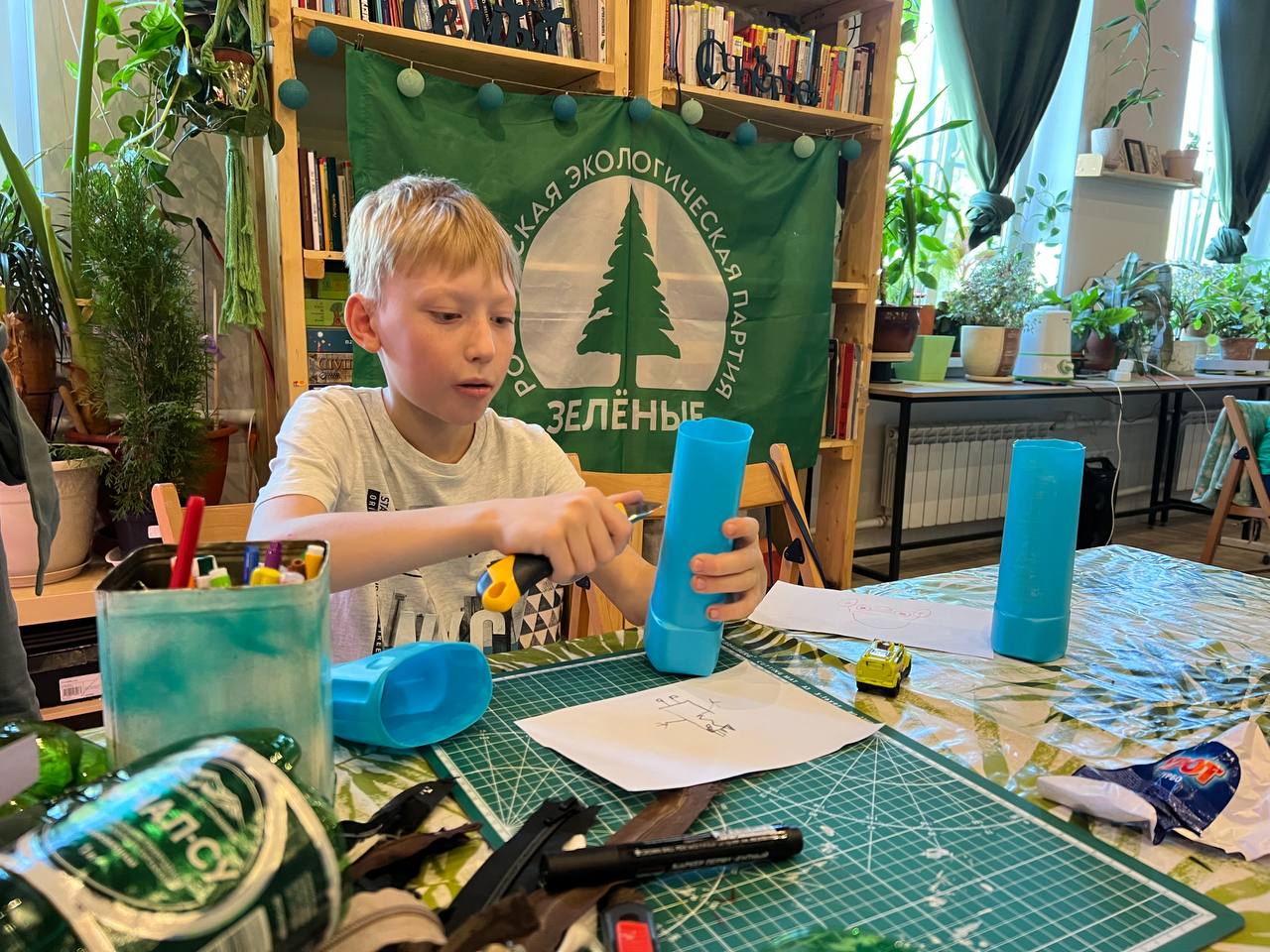 400 школьных принадлежностей принесли новгородцы на «школьную» «Зелёную субботу» 400 школьных принадлежностей принесли новгородцы на «школьную» «Зелёную субботу»