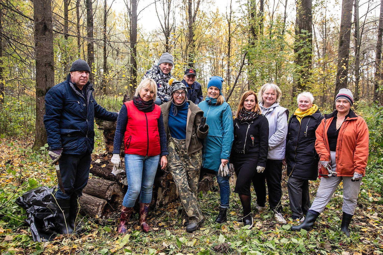 В Великом Новгороде на специализированной тропе для прогулок с собаками прошёл субботник В Великом Новгороде на специализированной тропе для прогулок с собаками прошёл субботник