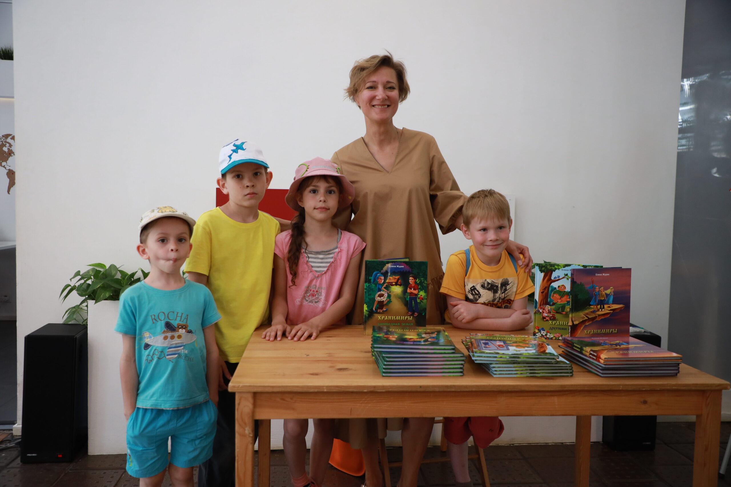 Москвичи принесли на «Зелёную субботу» более 1000 книг, игрушек и настолок Москвичи принесли на «Зелёную субботу» более 1000 книг, игрушек и настолок