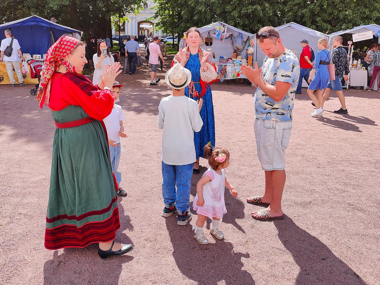 «Зелёная суббота» в Санкт-Петербурге собрала более 150 жителей культурной столицы «Зелёная суббота» в Санкт-Петербурге собрала более 150 жителей культурной столицы