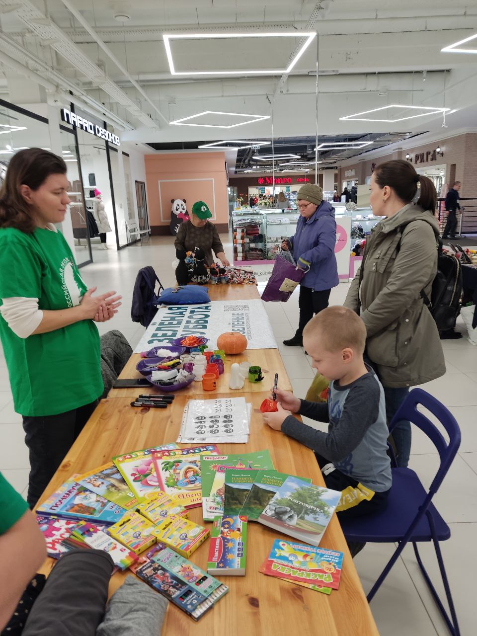 Творческая «Зелёная суббота»: уфимцы принесли на обмен краски, кисти и текстиль Творческая «Зелёная суббота»: уфимцы принесли на обмен краски, кисти и текстиль