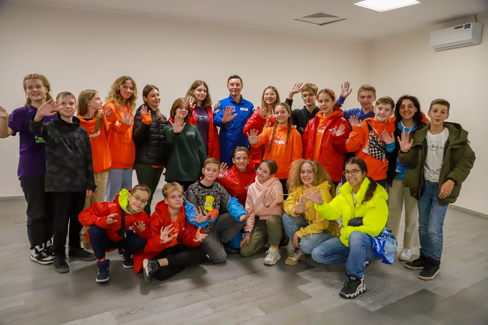 Сопредседатель партии «ЗЕЛЁНЫЕ» Сергей Ревин встретился с школьниками со всей России на космодроме Восточный Сопредседатель партии «ЗЕЛЁНЫЕ» Сергей Ревин встретился с школьниками со всей России на космодроме Восточный