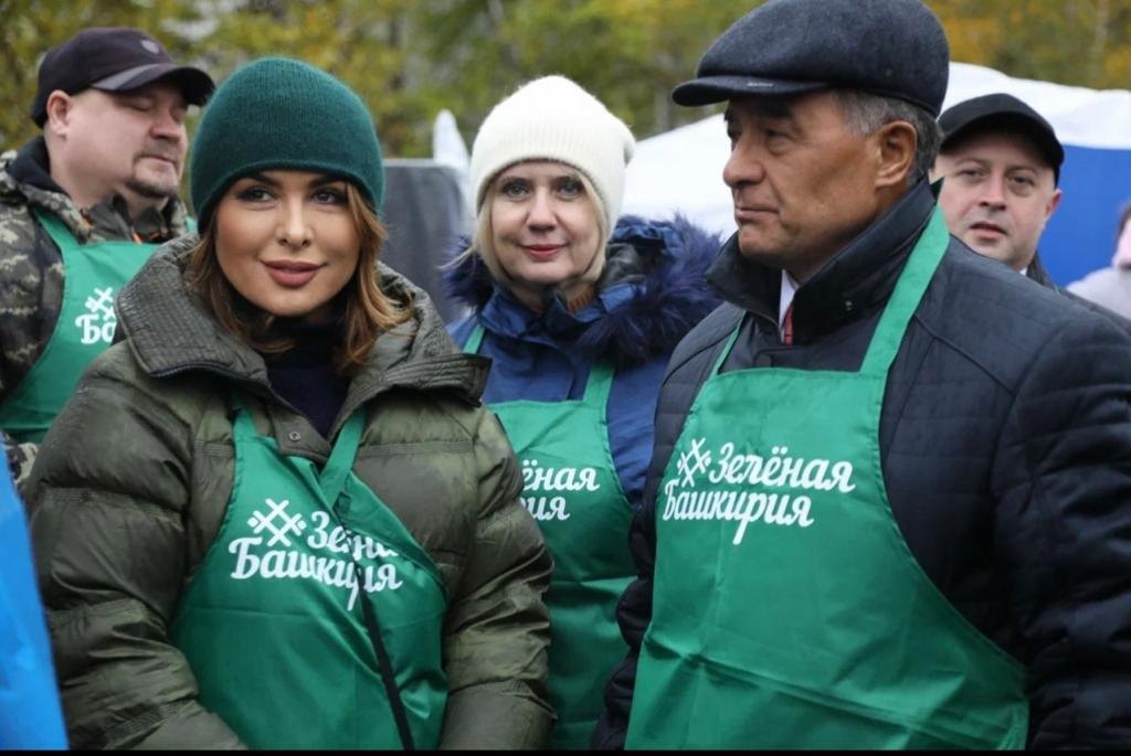 В Уфе «ЗЕЛЁНЫЕ» высадили «Парламентскую аллею» В Уфе «ЗЕЛЁНЫЕ» высадили «Парламентскую аллею»