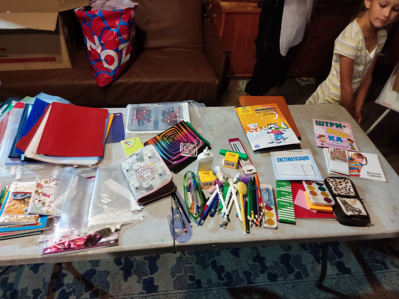 В День города ярославцы обменивались школьными принадлежностями В День города ярославцы обменивались школьными принадлежностями
