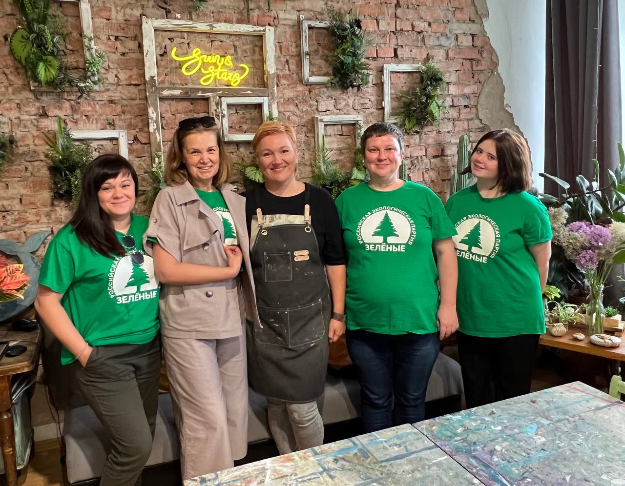 На «интерьерной» «Зелёной субботе» новгородцы учились реставрировать мебель На «интерьерной» «Зелёной субботе» новгородцы учились реставрировать мебель