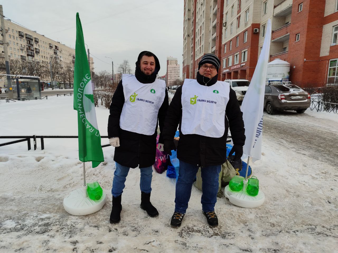 Питерские «ЗЕЛЁНЫЕ» подарили воспитанникам детского сада контейнер для сбора крышечек и провели акцию по раздельному сбору отходов Питерские «ЗЕЛЁНЫЕ» подарили воспитанникам детского сада контейнер для сбора крышечек и провели акцию по раздельному сбору отходов