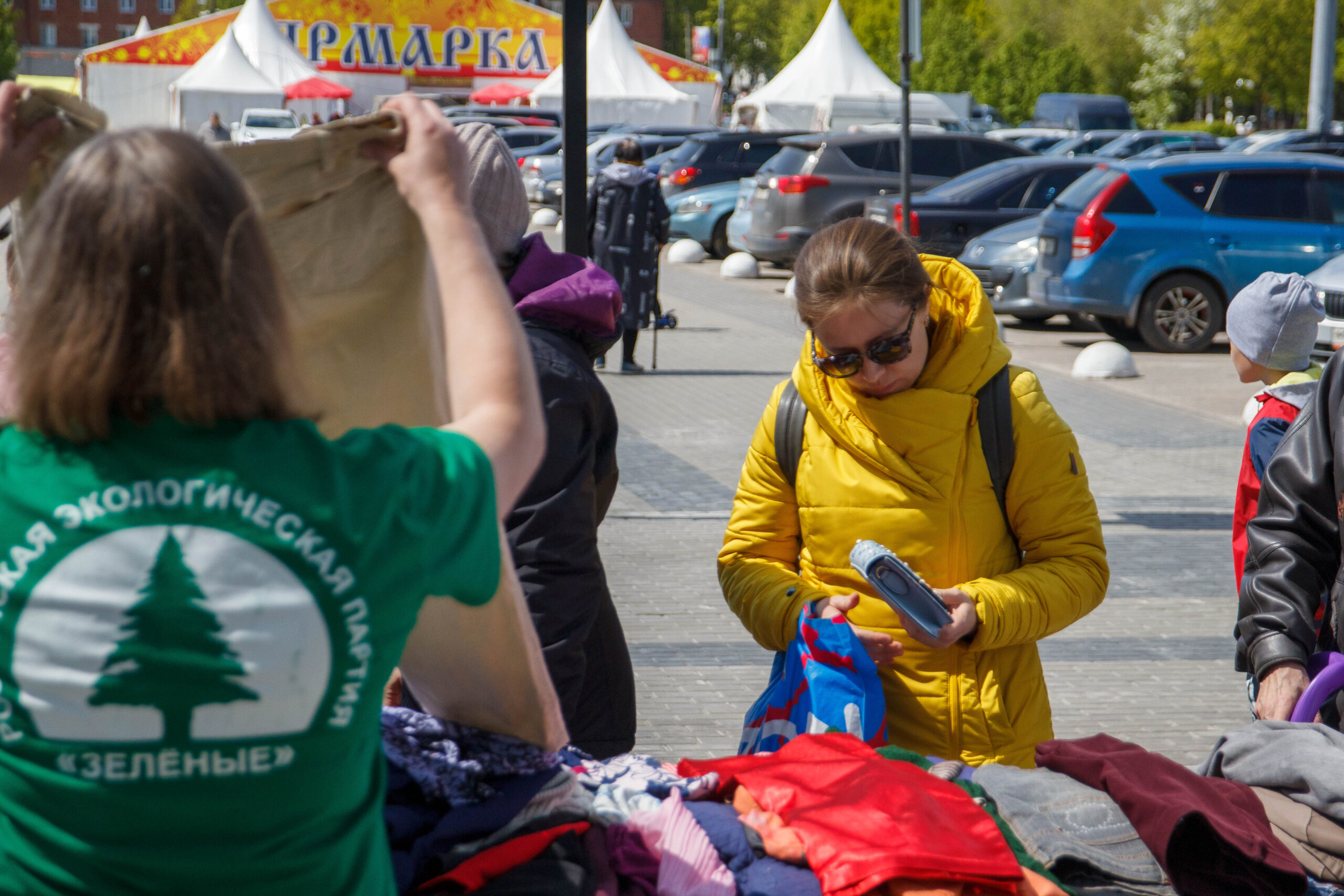 Более 550 предметов одежды принесли жители Электростали на акцию "Зелёная суббота" Более 550 предметов одежды принесли жители Электростали на акцию "Зелёная суббота"