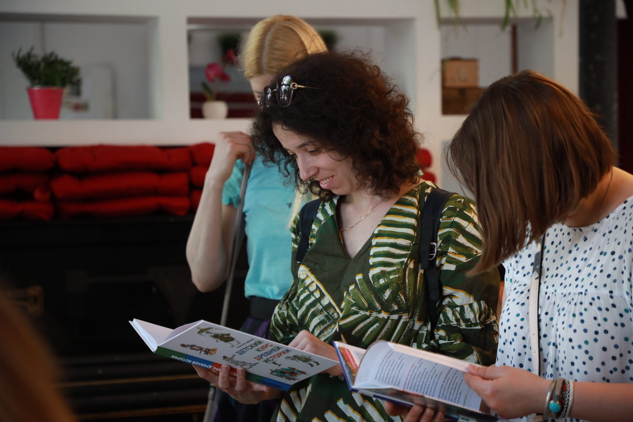 Москвичи принесли на «Зелёную субботу» более 1000 книг, игрушек и настолок Москвичи принесли на «Зелёную субботу» более 1000 книг, игрушек и настолок